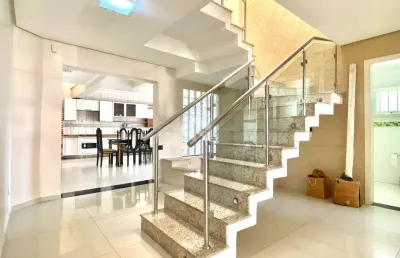 Casa sobrado com 4 quartos, 1 suíte master, 3 vagas no sarandi, pertinho da casso centerlar