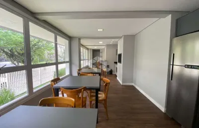 Apartamento perto do shopping iguatemi com 2 quartos (1 suíte), churrasqueira na cozinha, sacada, elevador, vaga coberta e salão de festas.