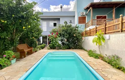 Casa sobrado com 3 quartos, 2 vagas, piscina no bairro ecoville