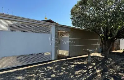 Casa a venda com três quartos sendo um suíte em birigui.