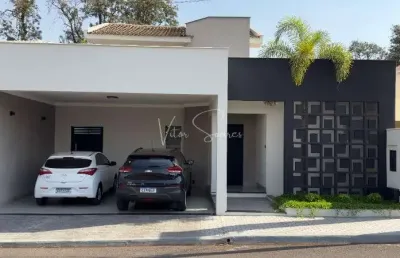 Casa a venda com 3 quartos no condomínio residencial portão azul ii.