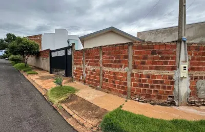 Casa a venda em birigui no jequitíba, casa com 2 quartos, sala de jantar, sala de tv, banheiro social e garagem