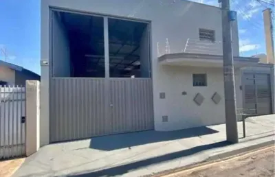 Casa à venda em birigüi-sp, bairro cidade jardim: 2 quartos, 1 suíte, 2 salas, 2 banheiros, 2 vagas de garagem, 300m². venha conferir!