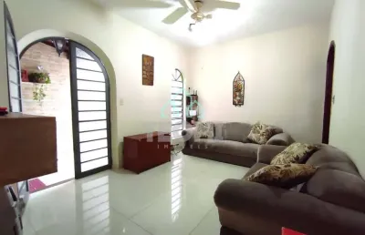 Casa com 4 dormitórios à venda, 200 m² por r$ 1.000.000,00 - centro - caçapava/sp