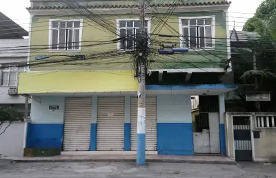 Área de 1000m² (1 loja + 1 apartamento + 3 kitnetes)