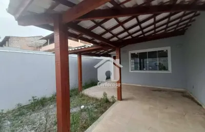 Aceita financiamento!  excelente casa linear composta por 3 quantos sendo uma suíte, sala, cozinha, banheiro social, área de serviço e garagem.