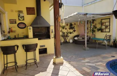 Linda casa assobradada com 5 suítes, 6 banheiros e piscina privativa 400m2