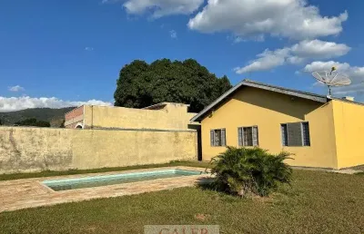 Casa térrea à venda com 1040m² de terreno a uma quadra da av. principal
