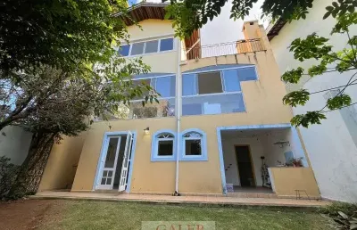 Sobrado à venda com 3 suítes e um quintal incrível! além da vista panorâmica...