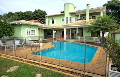 Casa em condomínio shamballa com adega, piscina e espaço gourmet, tudo num terreno de 800m²!!