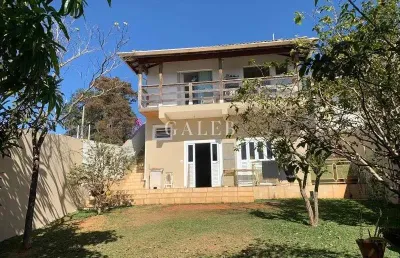 Casa térrea 5 quartos, sendo 3 suítes  bairro nobre