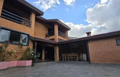 Casa com 4 quartos e quintal garamado no jardim dos pinheiros em atibaia sp