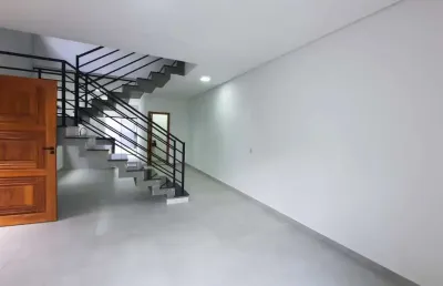 Lindo sobrado com 3 quartos com vista para a pedra grande