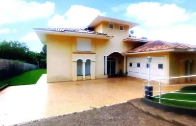 Imperdível! chácara à venda em atibaia-sp, jardim estância brasil, 3 quartos, 1 suíte, 2 salas, 3 banheiros, 2 vagas, 1.836m².