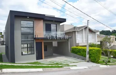 Sobrado à venda com 3 suítes, 198m² construído, em condomínio