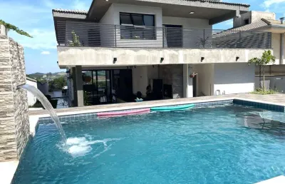 Linda casa em condomínio com 4 dormitórios. entre mairiporã/atibaia!