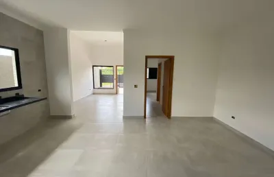 Casa térrea com excelente acabamento em bairro novo