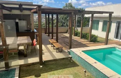 Um showww de vista, sobrado à venda com 3 suítes (closet amplo), piscina