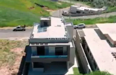 Sobrado em condomínio com 3 suítes á venda em condomínio