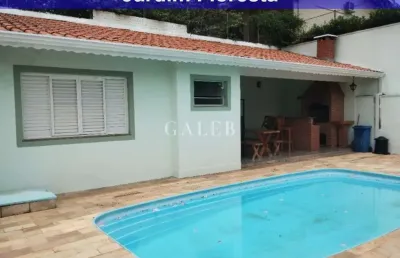 Imóvel à venda em localização privilegiada: casa com 3 quartos, 1 suíte, 3 salas, 3 banheiros, 2 vagas de garagem.