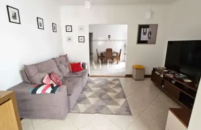 Casa térrea à venda, com 3 quartos (sendo 1 suíte), quintal e ótima localização