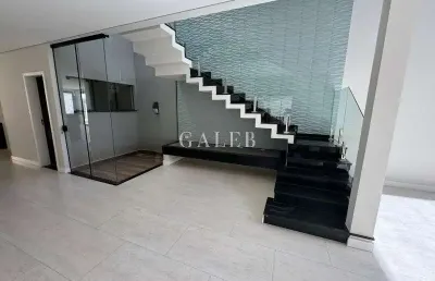 Casa à venda em bairro nobre de atibaia - conforto e elegância!