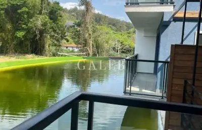 Apartamento de alto padrão com vista para pedra grande