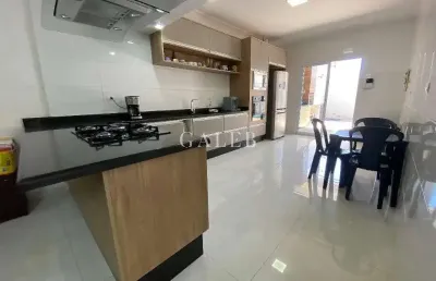 Casa térrea com piscina aquecida, 2 vagas cobertas, nova atibaia, 125 m2 de área construída