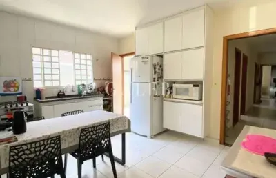 Ótima casa à venda em atibaia-sp, no jardim das cerejeiras - 03 quartos, 01 suíte, 1 sala, 2 vagas, 112,67m².