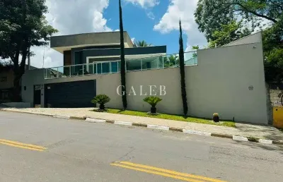 Sobrado à venda com 3 suítes,  piscina  e 362m² de terreno