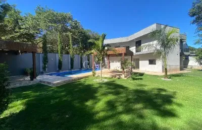 Deliciosa casa no condomínio terras de atibaia 1: são 07 quartos, sendo 03 suítes, 2 salas, um salão gourmet delicioso, 4 vagas, 460m².