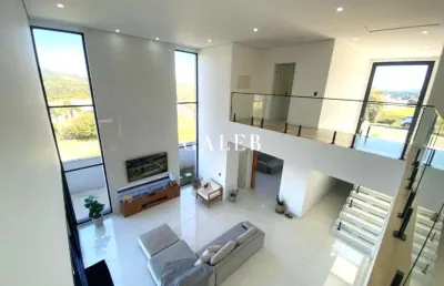 Luxuosa casa no condomínio serra da estrela com 5 suítes e uma vista deslumbrante