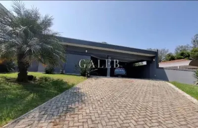 Casa térrea alto padrão em condomínio dentro da cidade