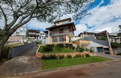 Casa imponente pela sua arquitetura no aruã em 2 lotes 600m² , 344m² construídos, piscina, 3 quartos, sótão com vista incrível, e edícula espaçosa!