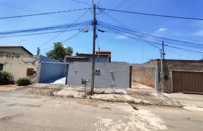 2 casas à venda com 2 dormitórios, 360,00m² no mesmo lote