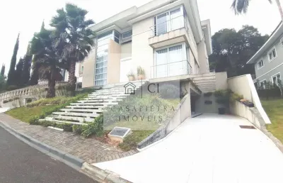 Casa em condomínio com amplo espaço de jardim 4 suítes 482,24m2