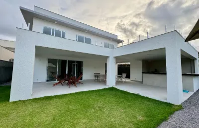 Casa em condomínio fechado com 5 quartos à venda na Barra do Jacuípe, Camaçari 