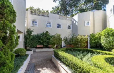 Casa em condomínio para venda com 4 quartos, sendo 4 suítes, 550m²