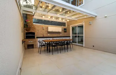 Casa em condomínio para venda com 4 quartos, sendo 2 suítes, 307m²