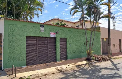 Oportunidade única! casa ampla com 3 suítes e estrutura para segundo piso em goiânia