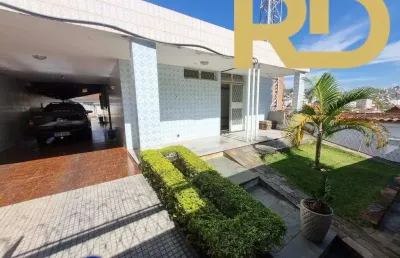 Casa 3 quartos, com 1 barracão e 1 kitnet no bairro paraíso.