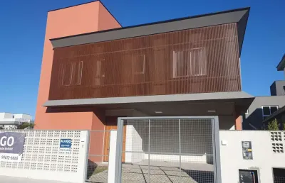 Casa com 4 dormitórios, sendo 1 no térreo, para alugar, lagoa da conceição - florianópolis/sc