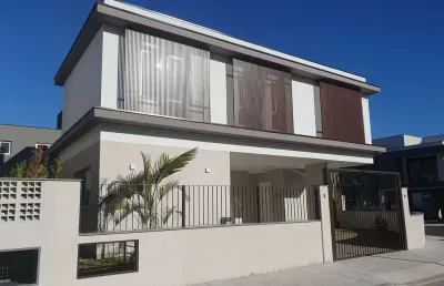 Casa com 4 dormitórios, sendo 1 no térreo, para alugar, lagoa da conceição - florianópolis/sc