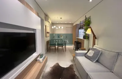 Apartamento 2 dormitórios no centro. próximo ao angeloni supermercados.