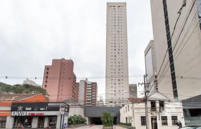 Apartamento à venda no centro – rua emiliano perneta – edif. le parc residence