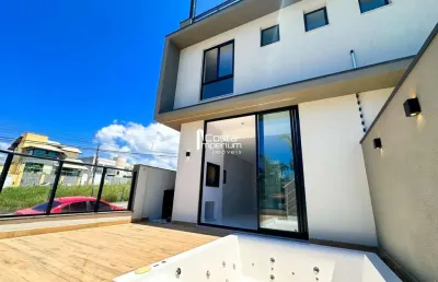 Casa triplex exclusivo com 3 suítes, 02 vagas e spa em balneário camboriú