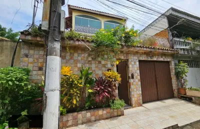 Ampla casa de 3 pavimentos – 208m² de área construída em cosmorama, mesquita