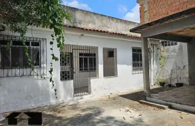 Casa com quintal em excelente localização, próximo ao centro de nova iguaçu