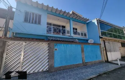 Casa em excelente localização - 4 quartos, terraço e piscina