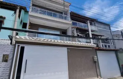 Cosmorama - condomínio beija-flor iii, excelente triplex com 2 suítes